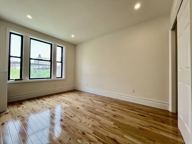 Photo - 935 St Nicholas Ave Unit 4C