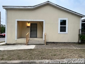 Building Photo - 220 N Pinto St Rental