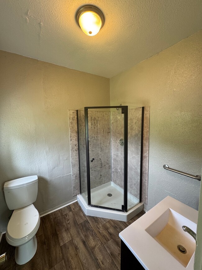Photo - 223 Charles St
