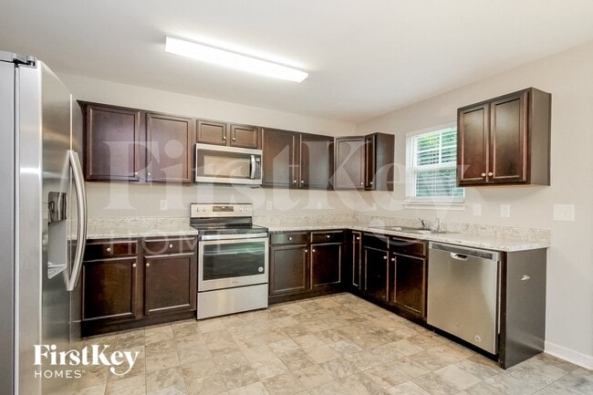 Photo - 825 Winterside Ln