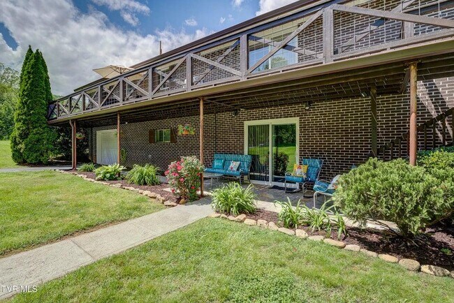 Photo - 200 McCurry Ln