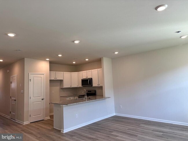 Photo - 8 Elenor Ln