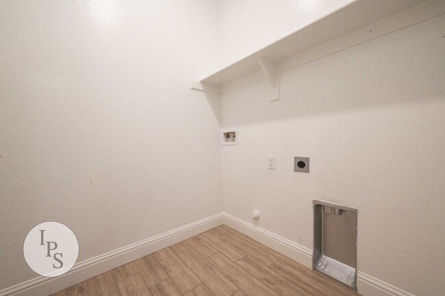 Building Photo - 352 N Millard Ave