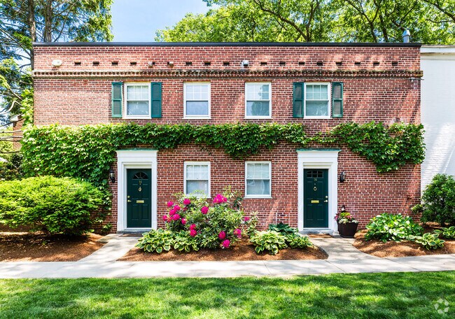 Building Photo - 162 Sherman Rd Rental