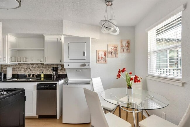 Photo - 2401 Manor Rd Unit 209