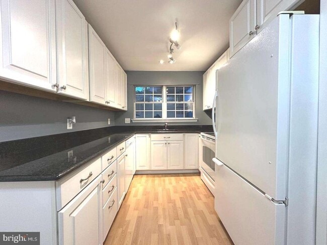 Photo - 12103 Greenwood Ct Unit 201