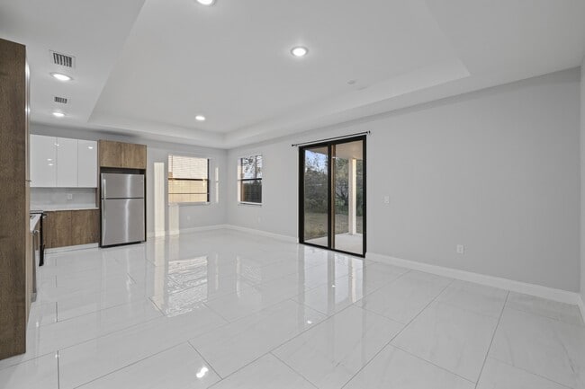 Photo - 2919 65th St W