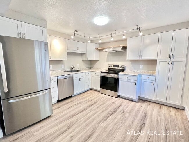 Building Photo - 301 Columbia Rd Unit 4 Rental