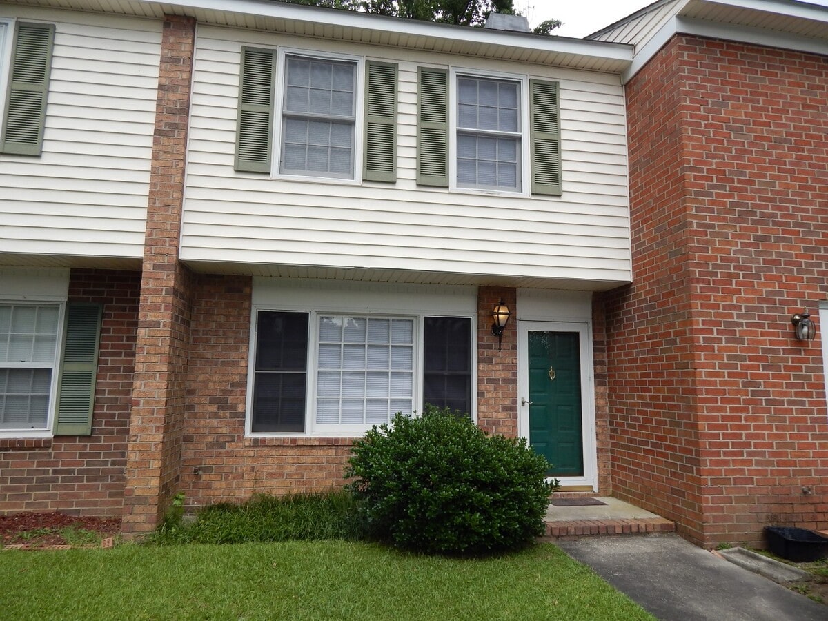Photo - 738 Coventry Ln