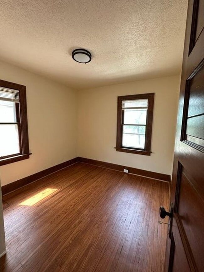 Photo - $1200 - Fantastic 2 Bedroom, 1 Bathroom House in Morning-Side