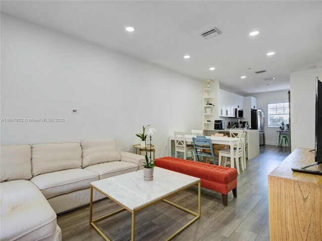 Photo - 5630 NW 114th Path Unidad 210