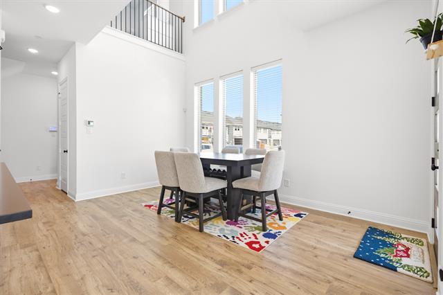 Photo - 2532 Campden Mews