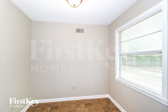 Photo - 6684 Elmore Rd