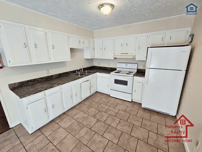 Photo - 210 Holly Berry Ln