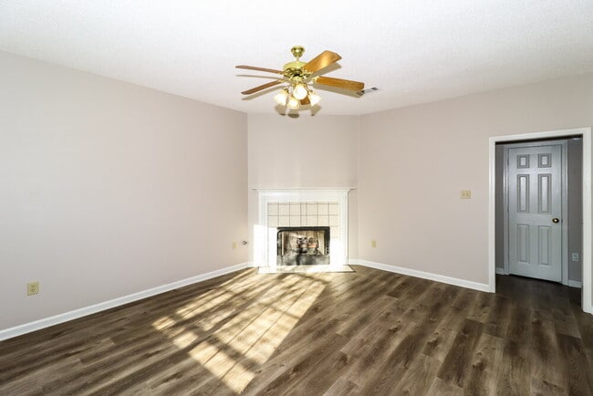 Photo - 784 Breeze Way