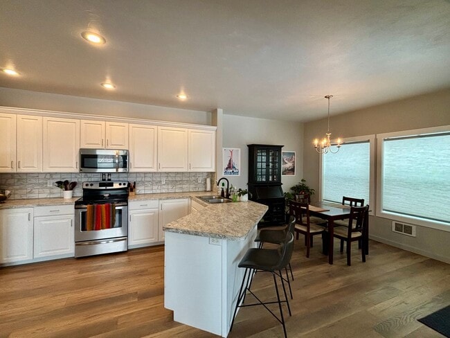 Photo - Victor - 4BR 3.5 Bath Townhouse Attached Garage