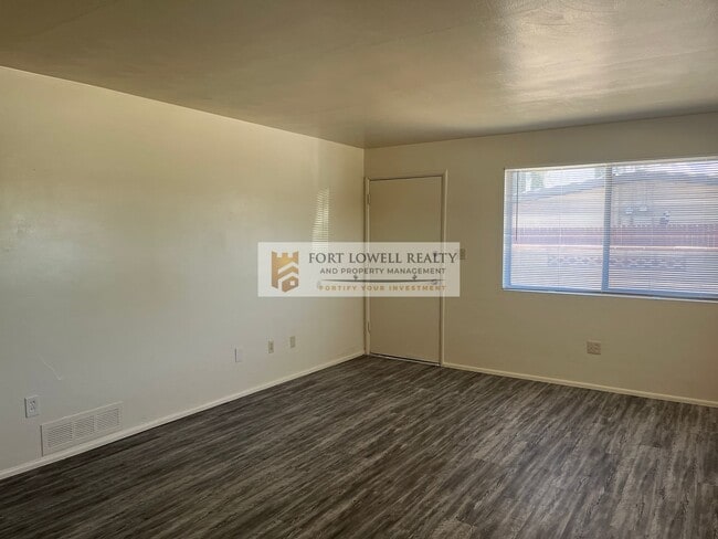 Photo - 1035-1037 E Knox Dr Unidad Knox 1035