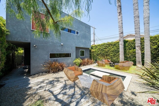Photo - 929 Dickson St