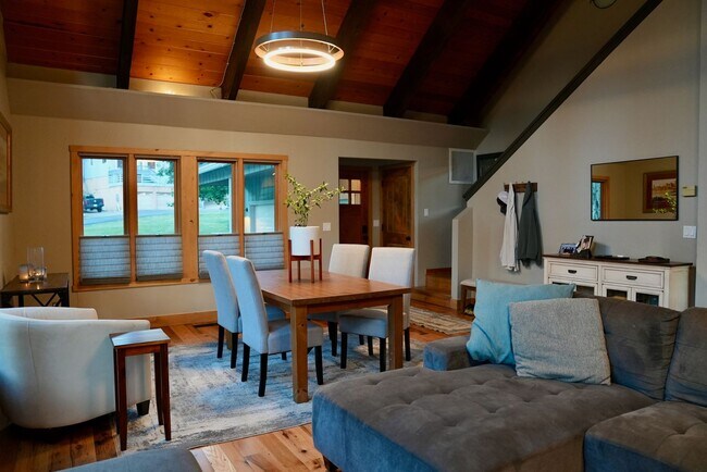 Photo - Nice house in Stateline available Septembe...