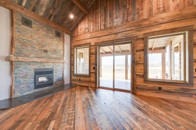 Photo - 5289 Gabriels Wy