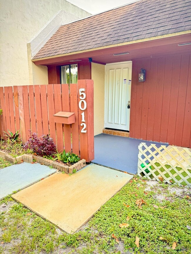 Building Photo - 5012 SW 40th Ave Rental