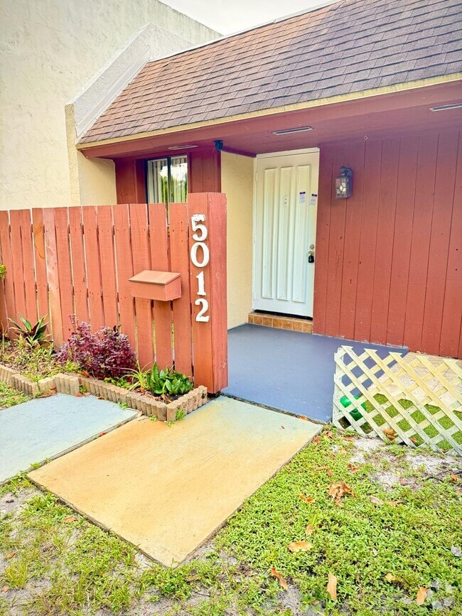 Building Photo - 5012 SW 40th Ave Rental