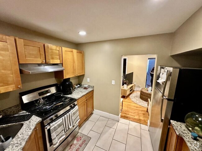 Building Photo - 4 bedroom in Brookline MA 02446 Unit 1 Rental