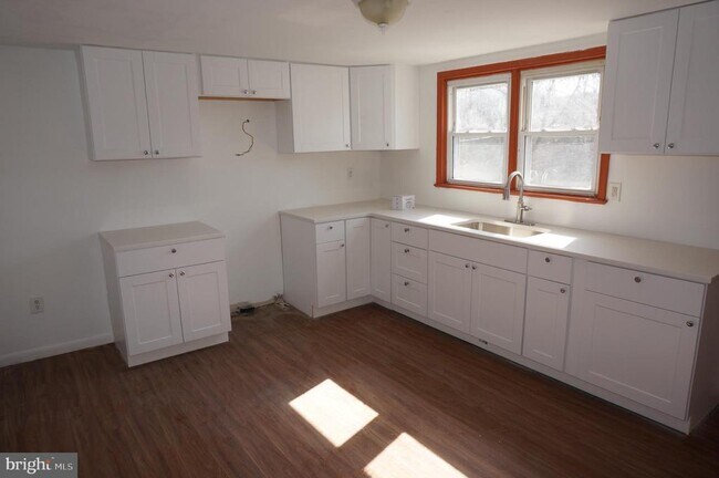 Photo - 250 E Chestnut St