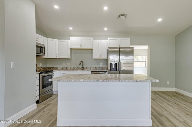 Photo - 861 Furth Rd NW