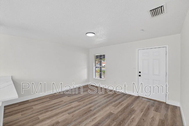 Photo - 1098 Leeway Ct