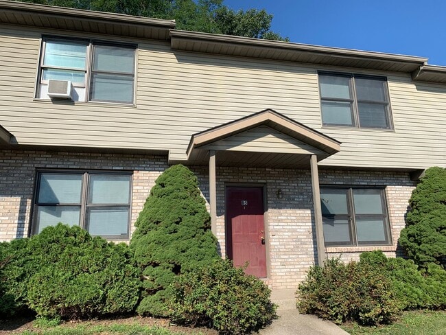 Building Photo - 1383 W Allen St Unit B5