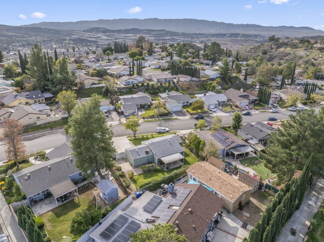 Photo - "Charming 2-Bed, 2-Bath Gem with RV Access in Santa Clarita!"