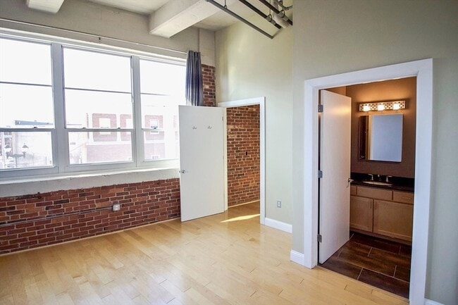 Photo - 51 Lafayette St Unidad 208