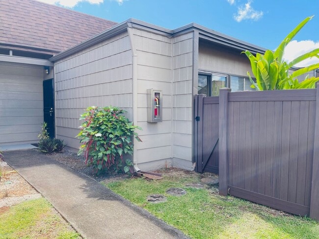 Building Photo - Partly Furnished 2-bedroom + bonus room lo... Rental