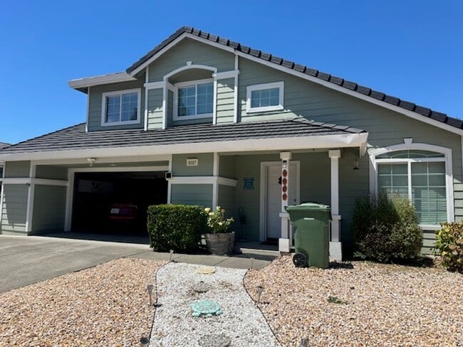 Building Photo - 9507 Lazy Creek Dr