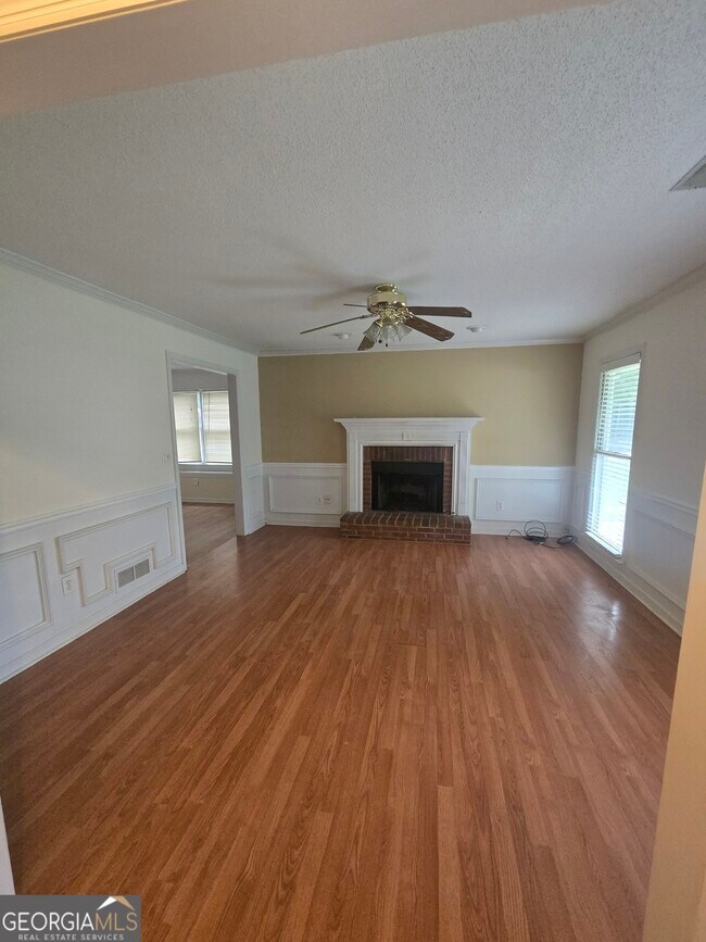Photo - 3490 Runnymeade Dr