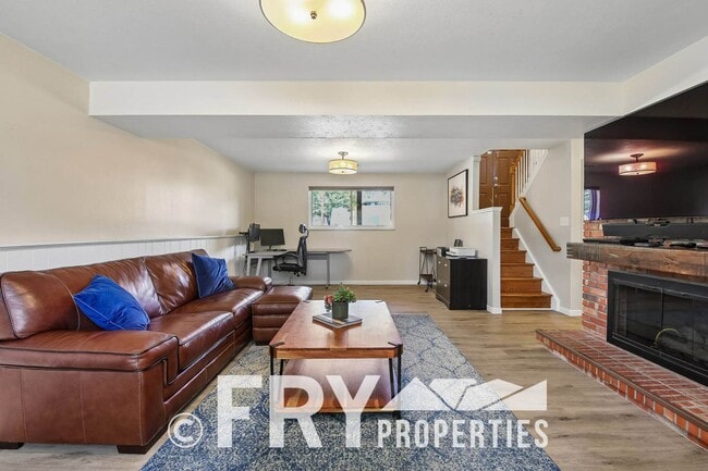 Photo - 6459 Brentwood St