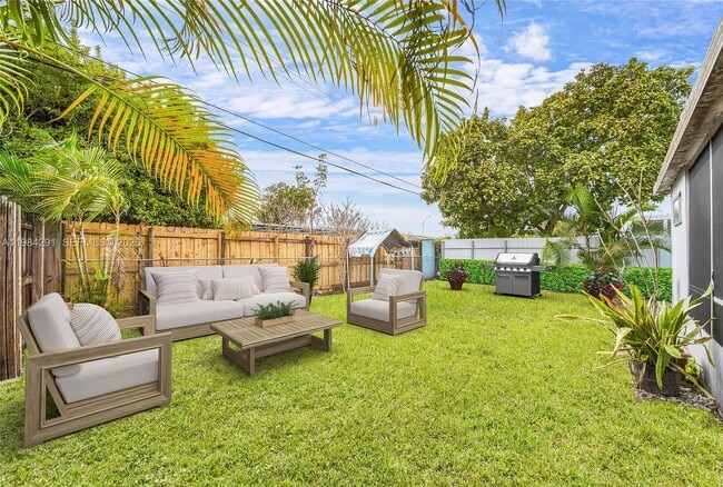 Building Photo - 27 Suffolk Ave Unit 0