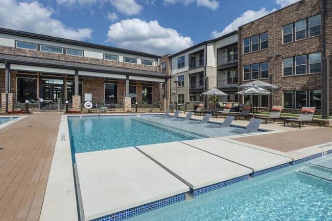 Lenox Grand West