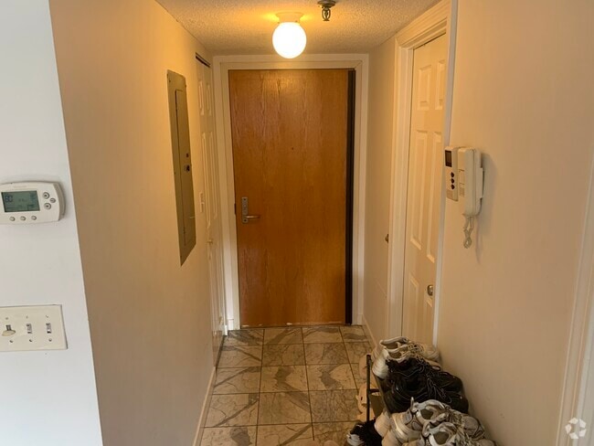 Building Photo - 147 Kelton St Unit 2-bed 2-bath Rental