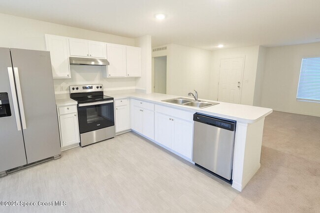 Photo - 511 Trumpet St SW