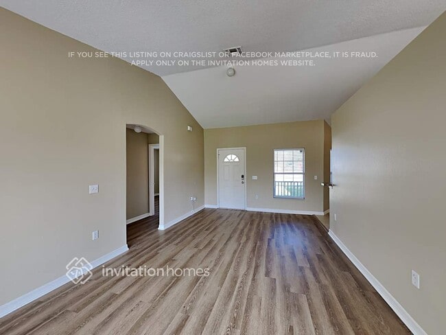 Photo - 327 Huron Dr