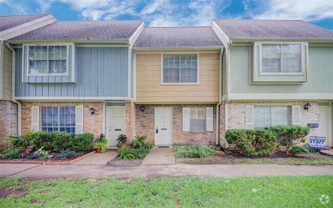 Building Photo - 8102 Amelia Rd Unit 307 Rental