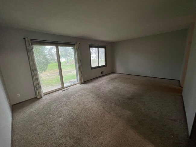 Photo - Spacious 3 BR / 2 BA Townhouse w/ Walkout ...