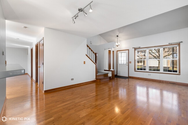 Photo - 417 Van Gogh Cir