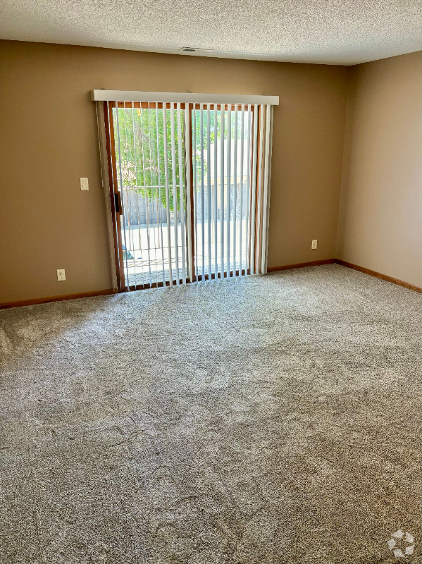 Building Photo - 5120 Emerald Dr Unit 21 Rental