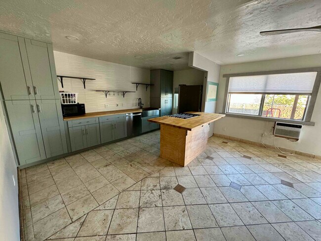 Photo - 713 E Elder St Unidad 8