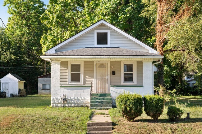Building Photo - Charming 3BR/1BA Home with Modern Updates ...