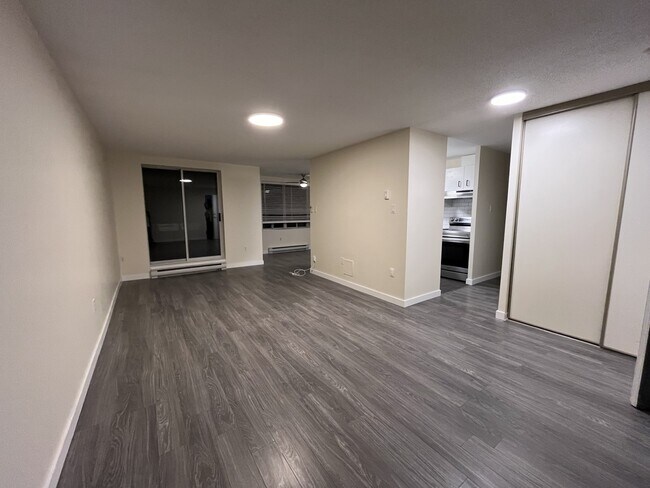 Photo - 76 Baseline Rd W