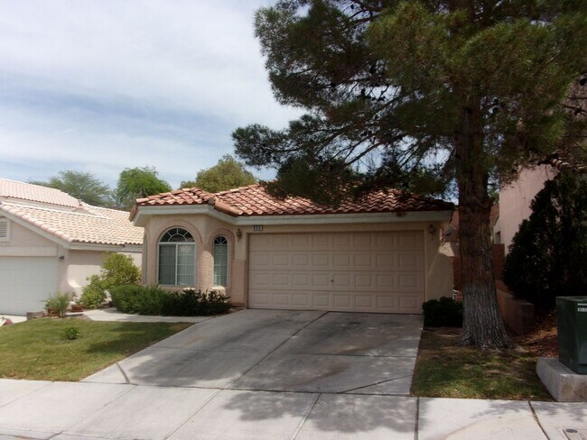 Building Photo - 4 Bedroom In South Green Valley Area!!!